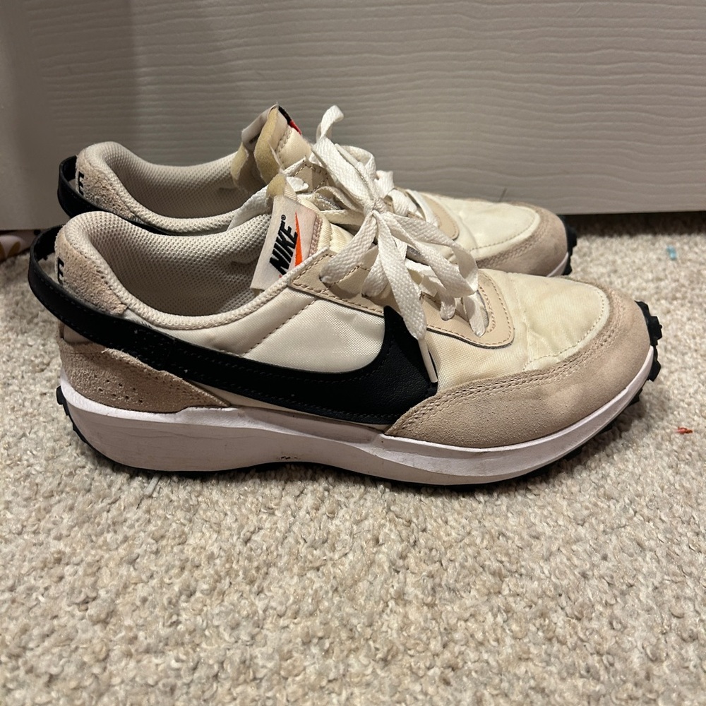 Nike Men's Cream and Black Sneakers